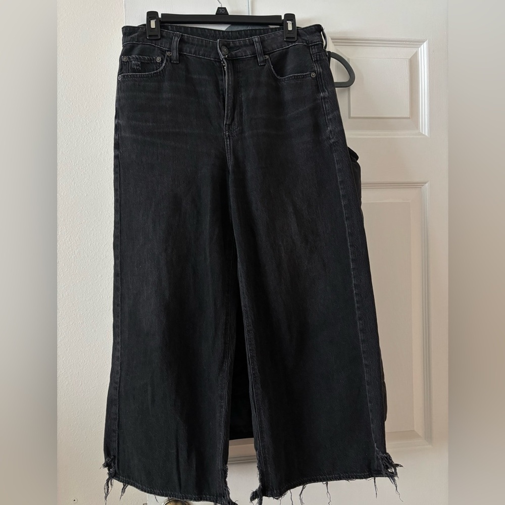 American Eagle Super High Rise Black Wide-Leg Baggy Womens Ankle size 10 Short